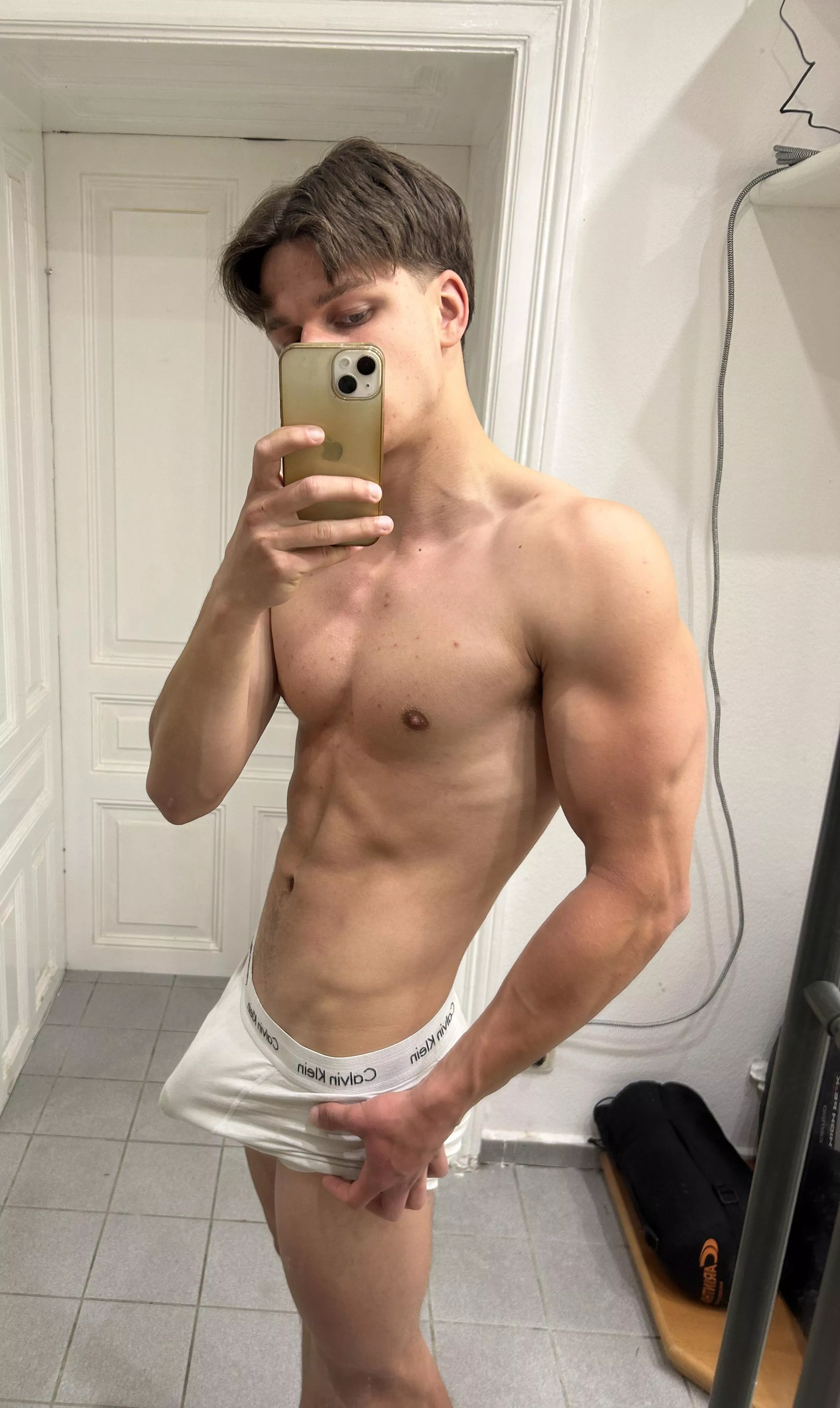 (19)Should I be your top or bottom?