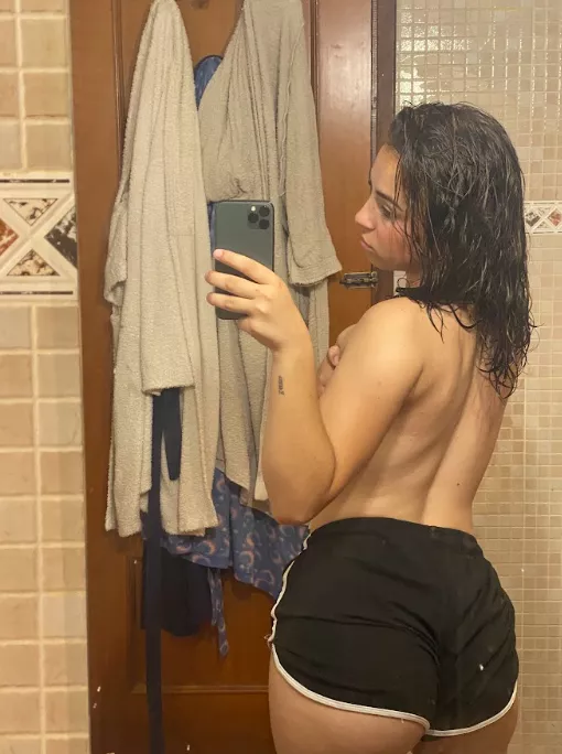 I have to clean the mirror a bit xd