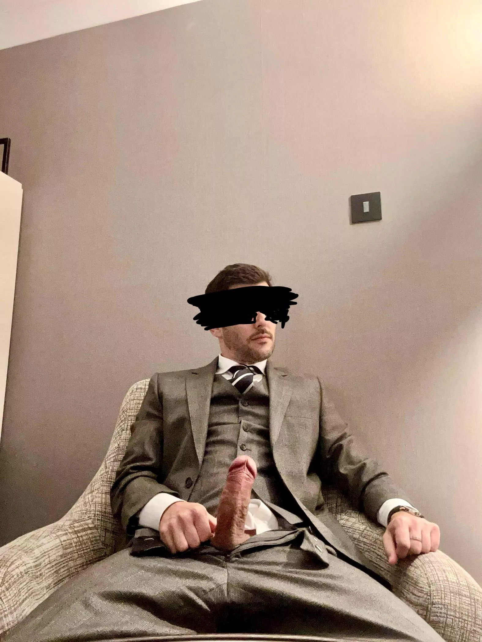 I hear d you like suits and thick dicks [39]