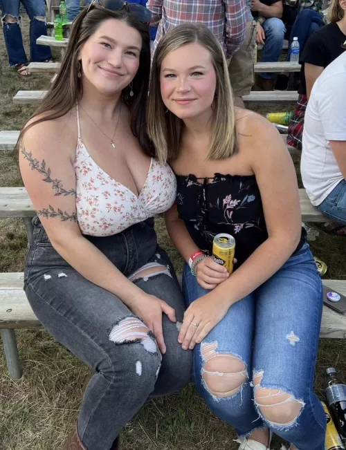 I think one of these sisters might be a little envious 😅