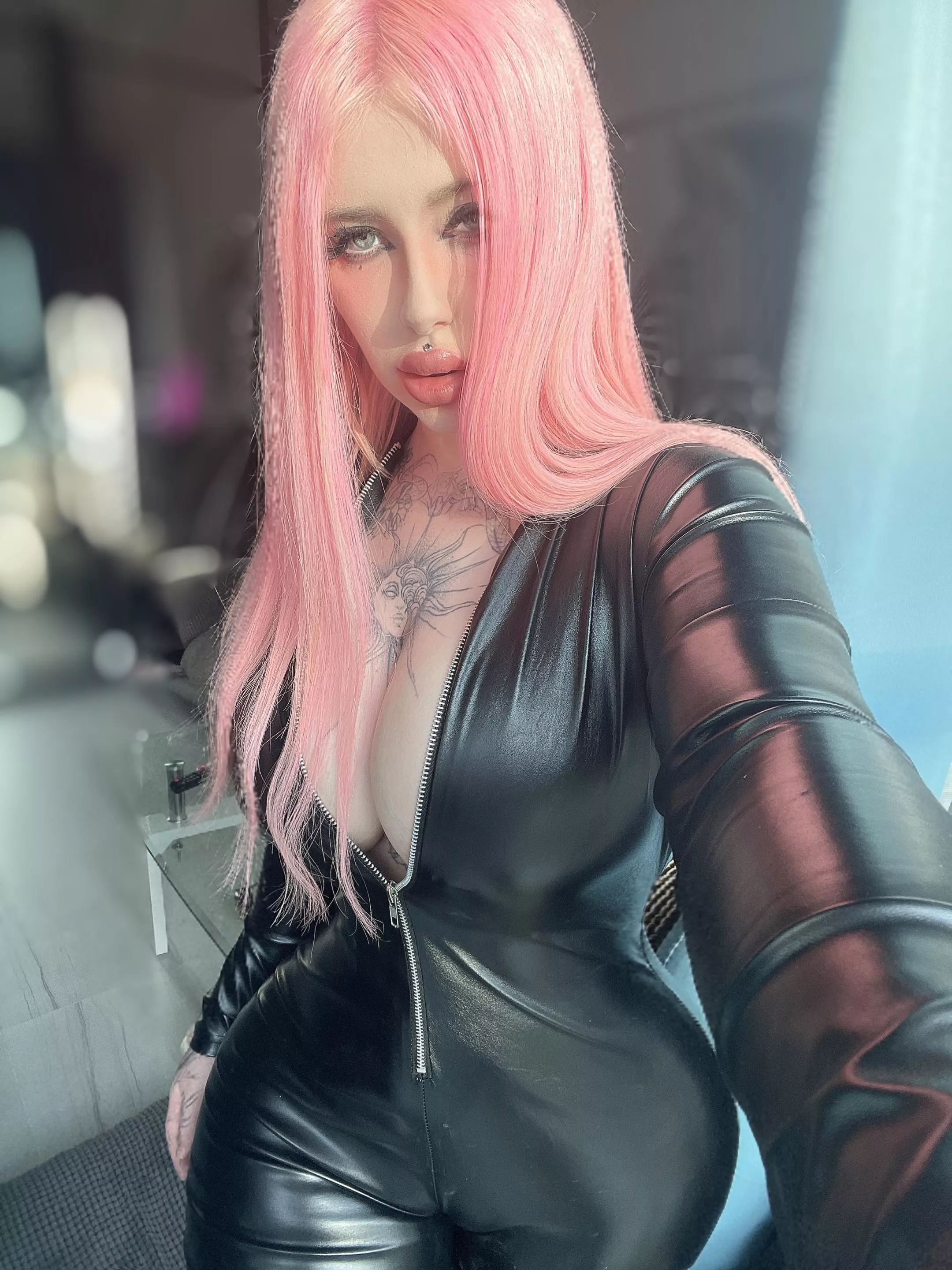 I'm so hot, who's going to give me what I want