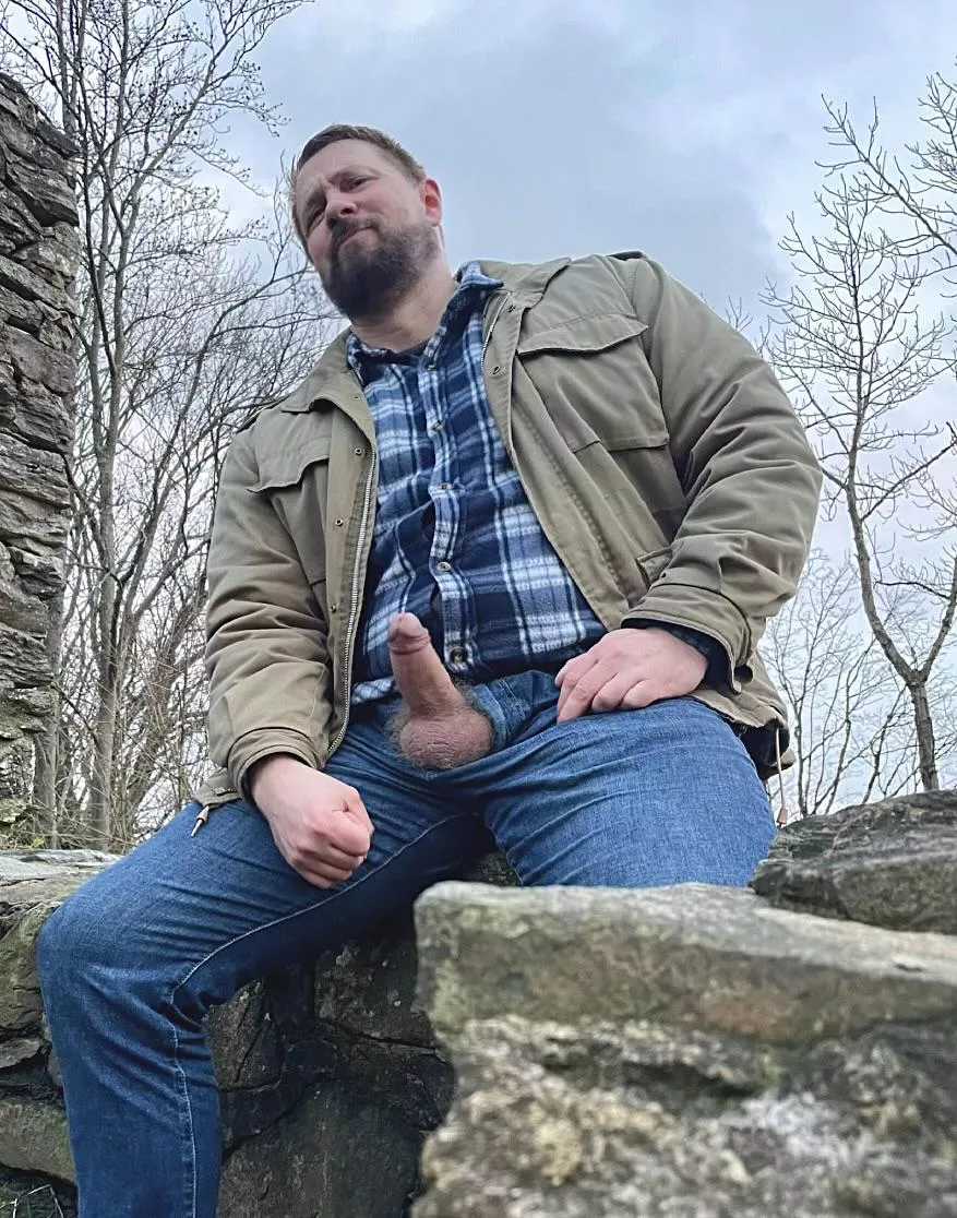 Imagine you're on a cultural tour with me ... and I'm doing this . What am I trying to tell you with this subtle hint?