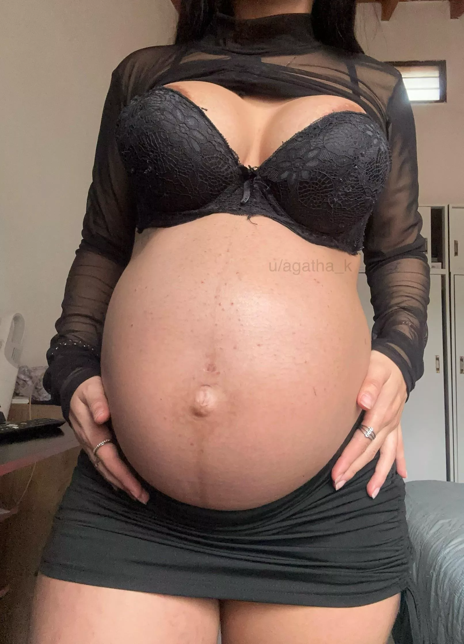 Just t rying to get someone’s cock hard with my preggo body 🤔💦