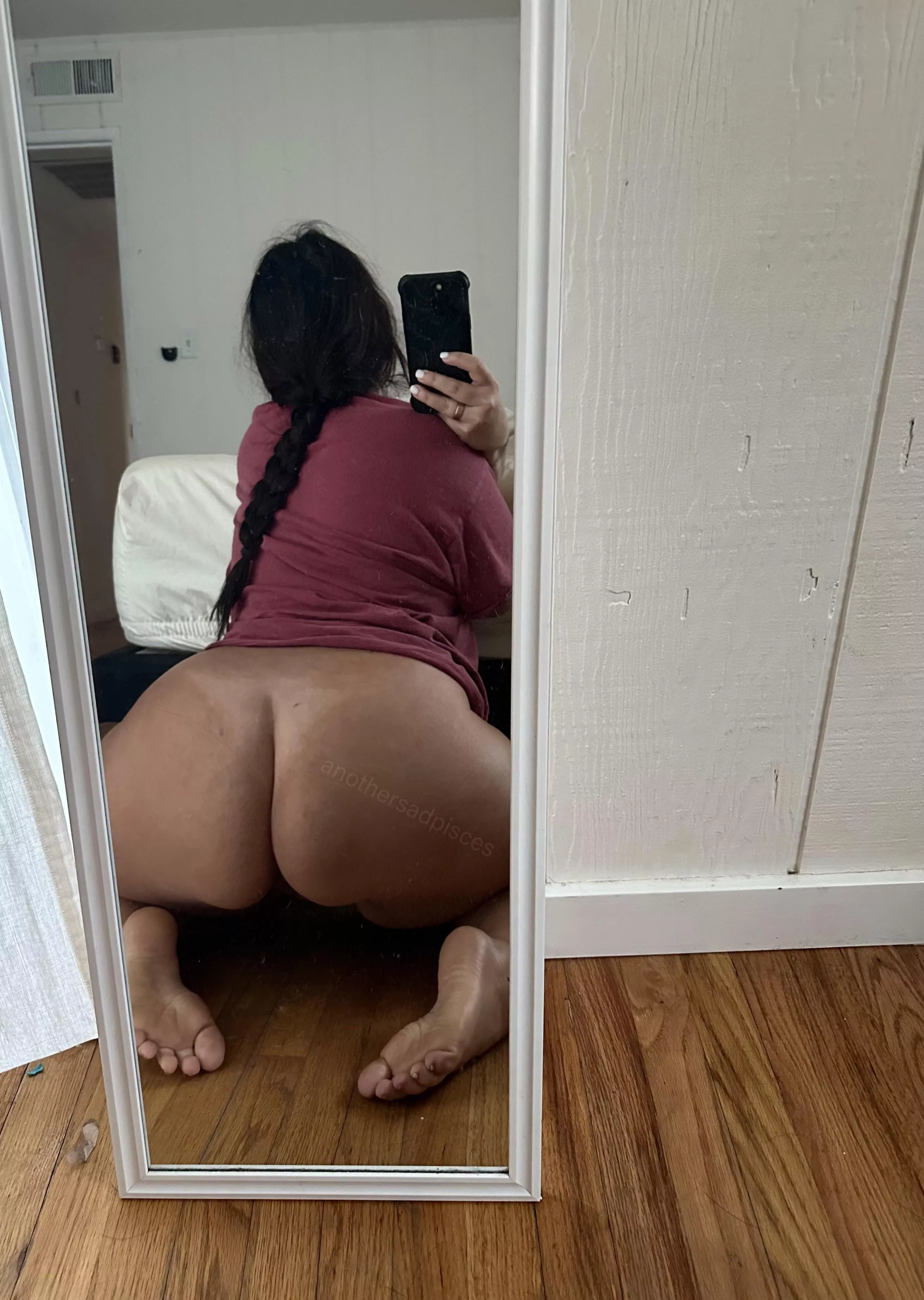 Mirror pic frog booty