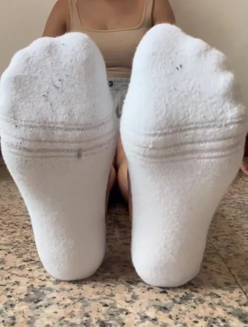 My smelly gym socks need your mouth 🤭