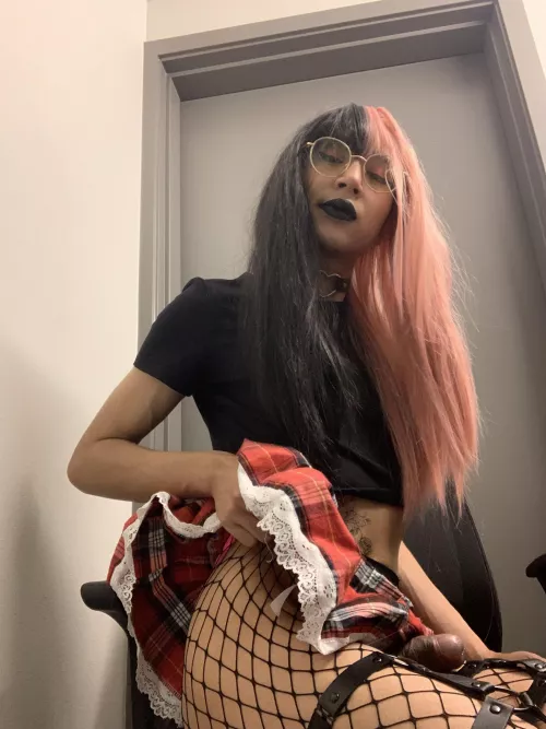 Obedient tiny 5’5 100 lb sissy