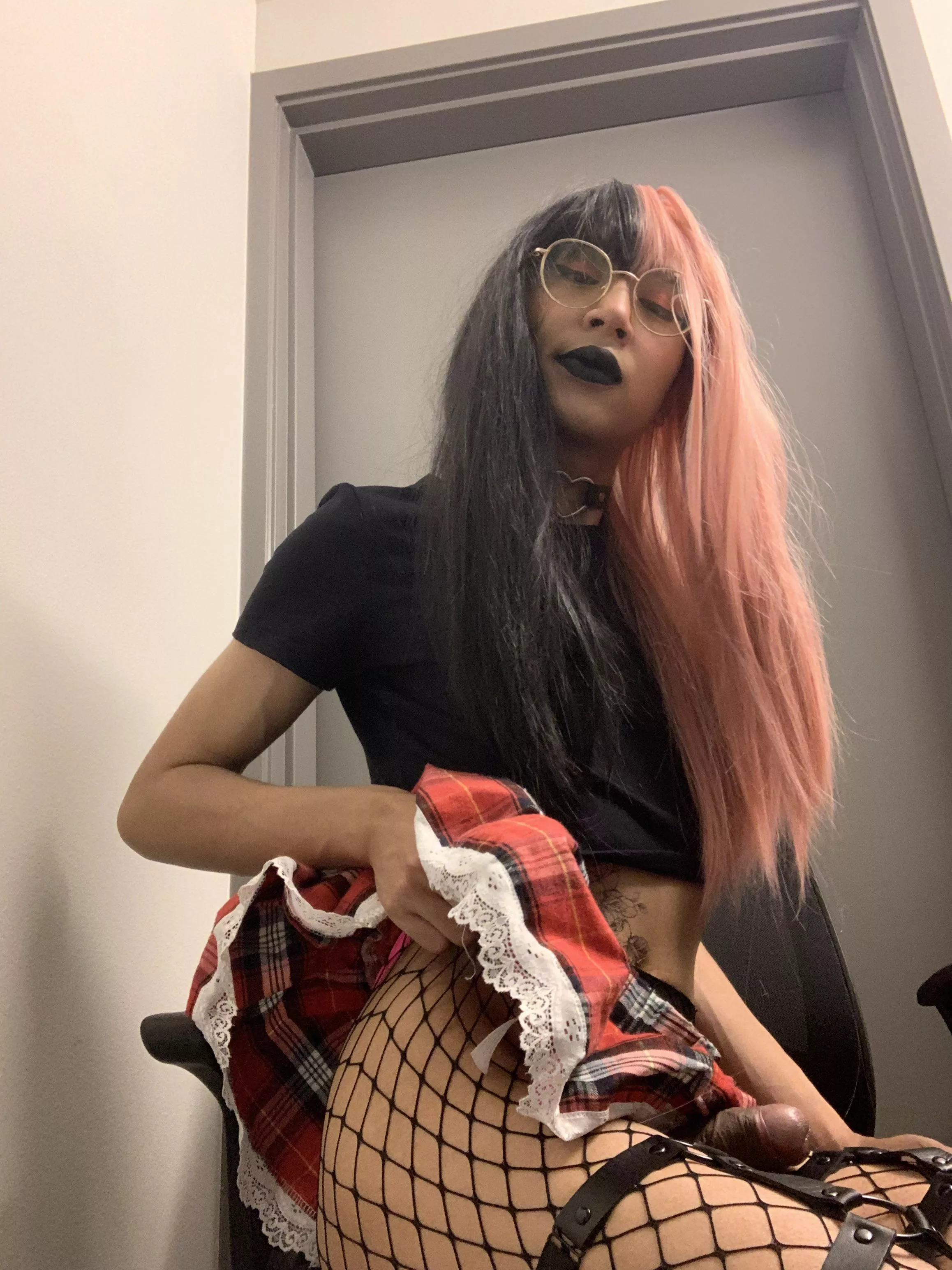 Obedient tiny 5’5 100 lb sissy