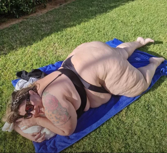 Will you put sunscreen 🧴 on me?💦?