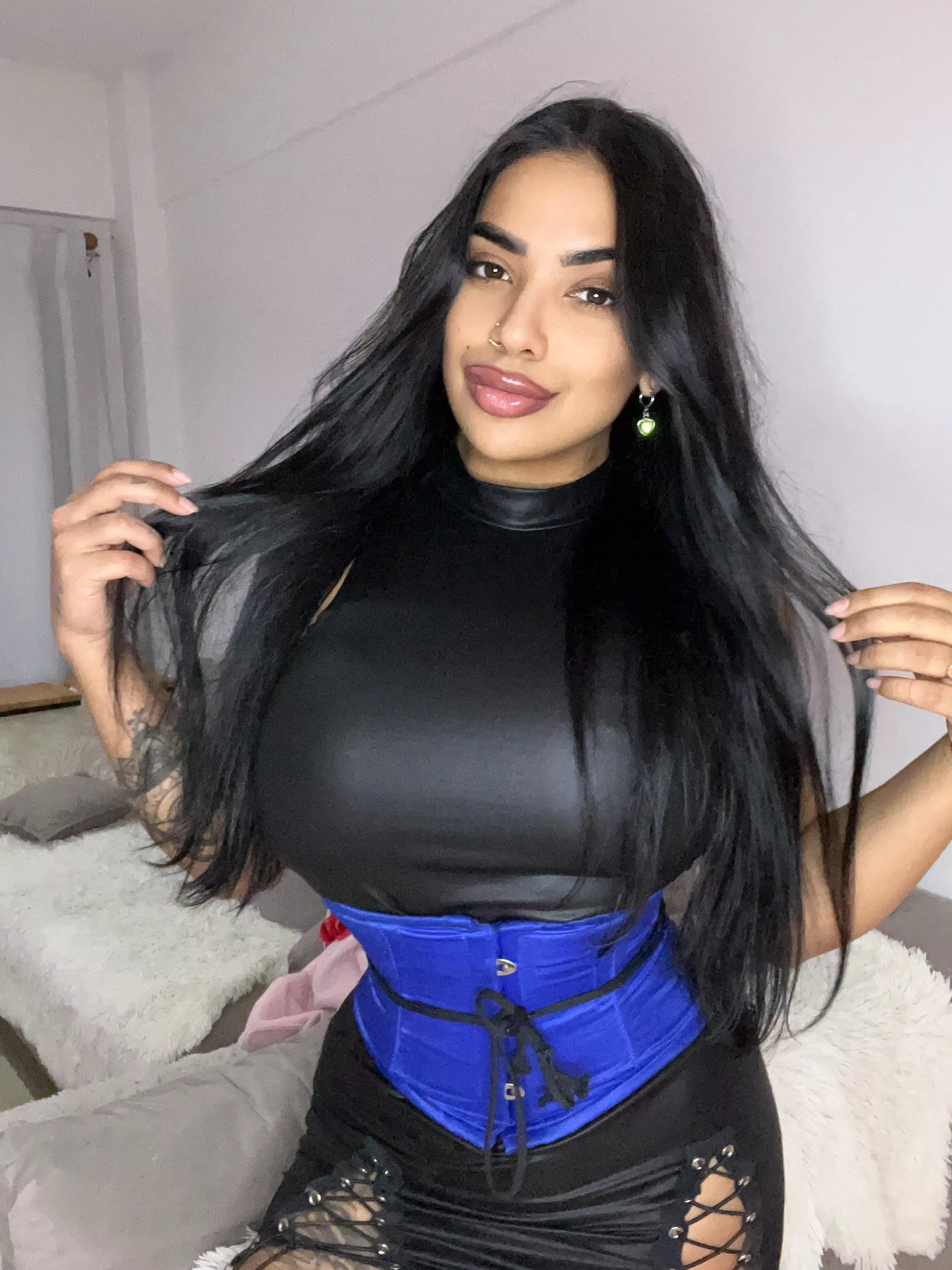 Am I pretty enough for you to give me a chance? 😍