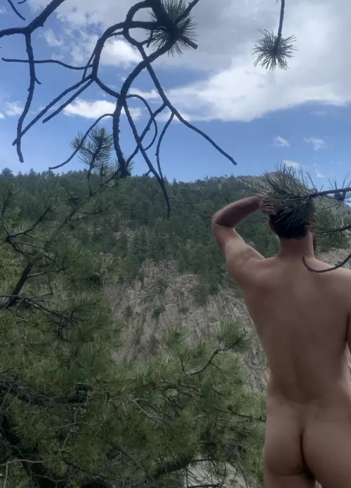 Happy summer solstice / nude hiking day! ☀️