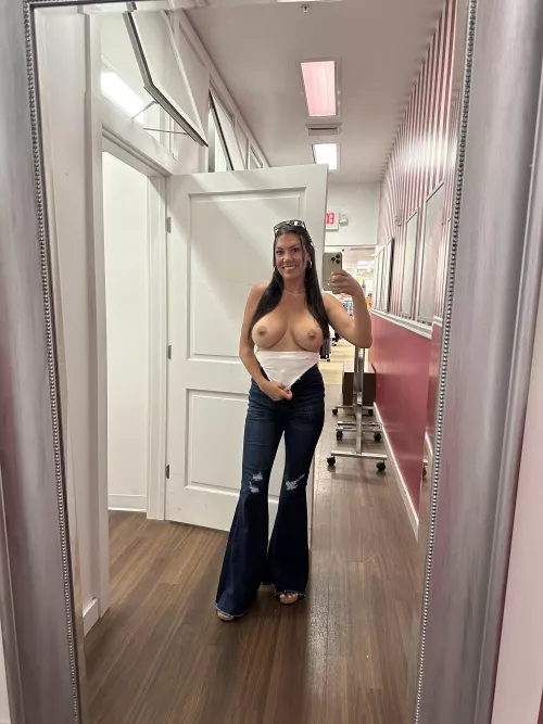 I love flashing my titties no matter where I am