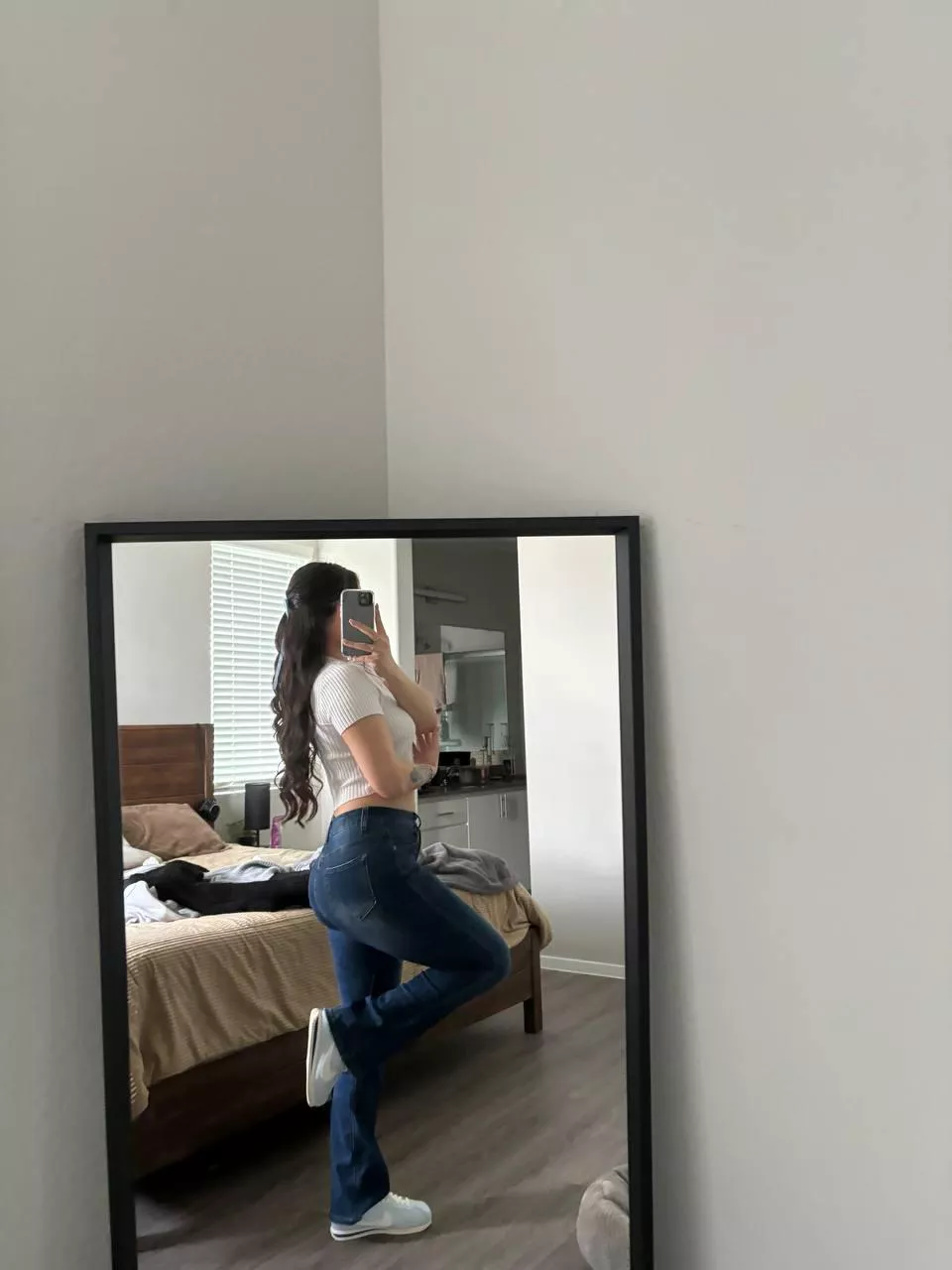 I love how this jeans fit my legs and butt well