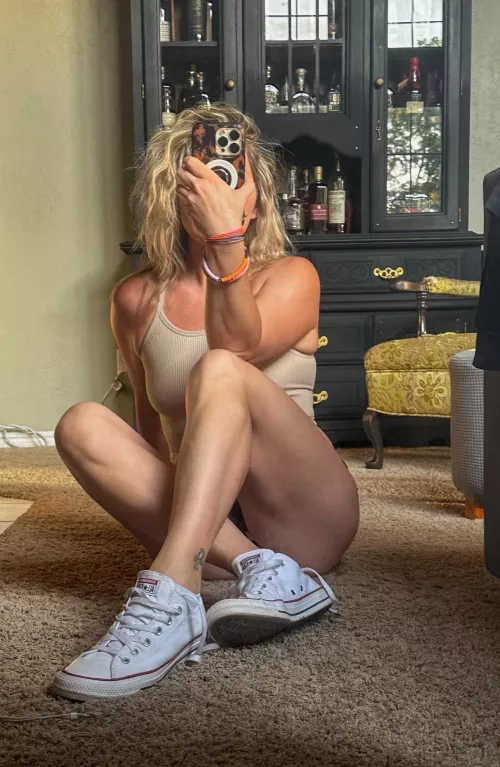 MILF in Chucks…what a combo ;)