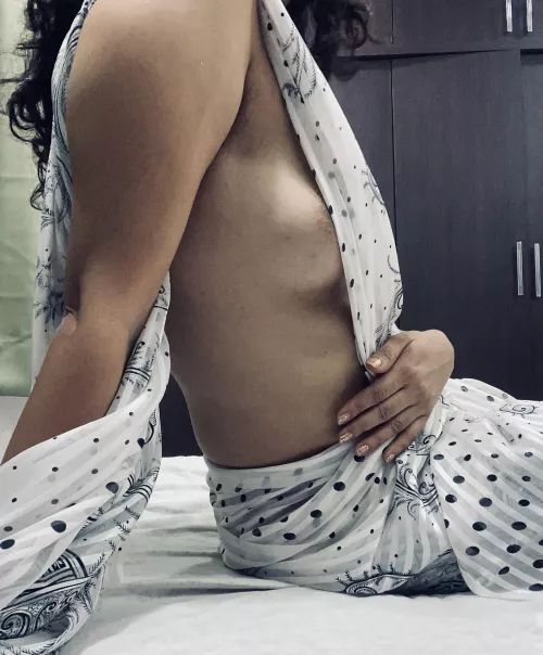 Petite sideboob ☺️