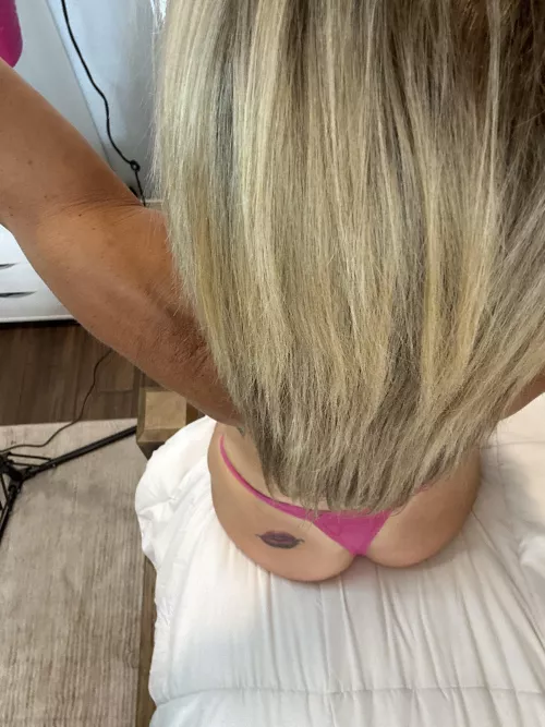 Do you like a blonde bimbo in a sexy thong 