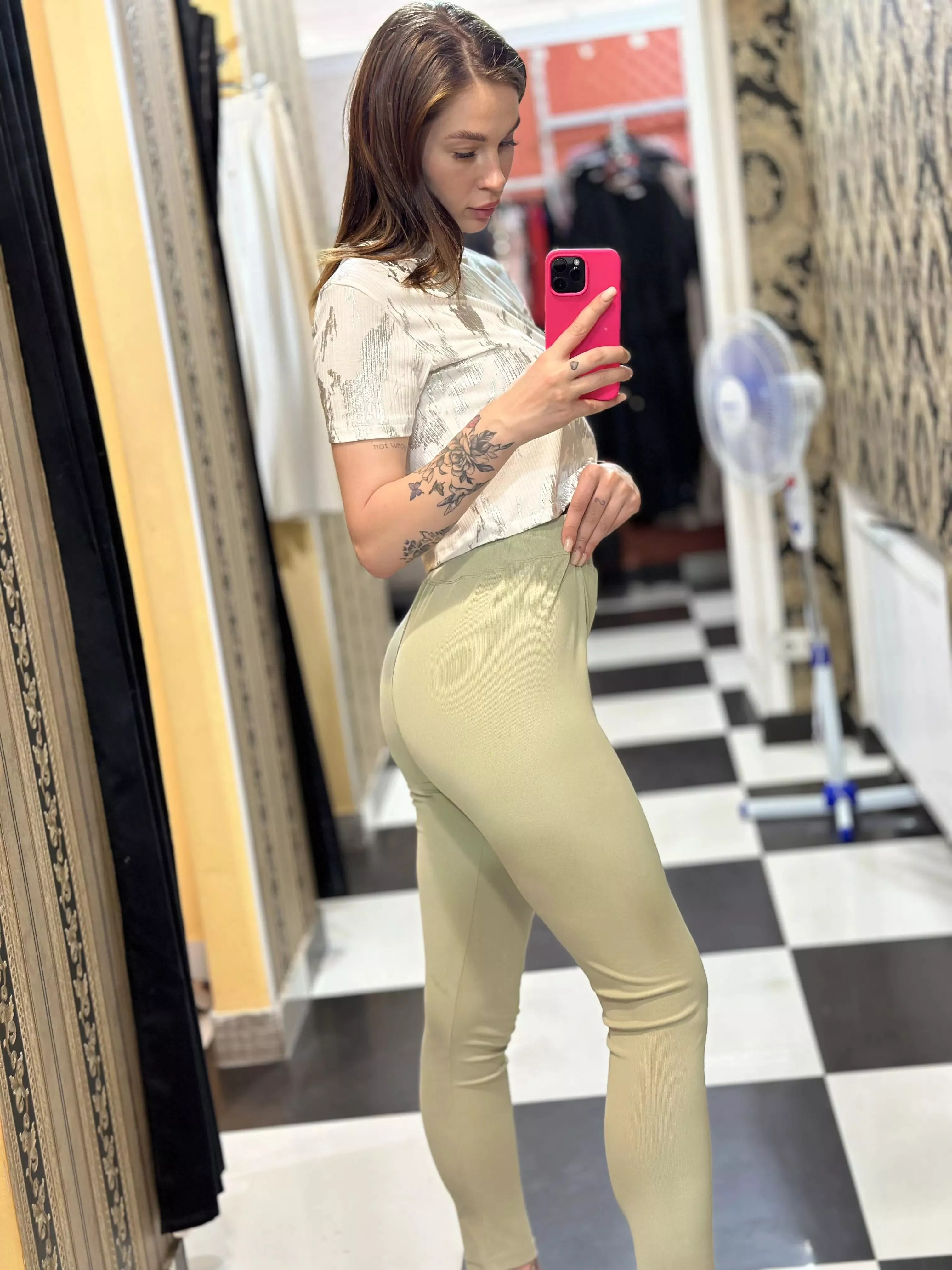 I love taking selfies in the locker room