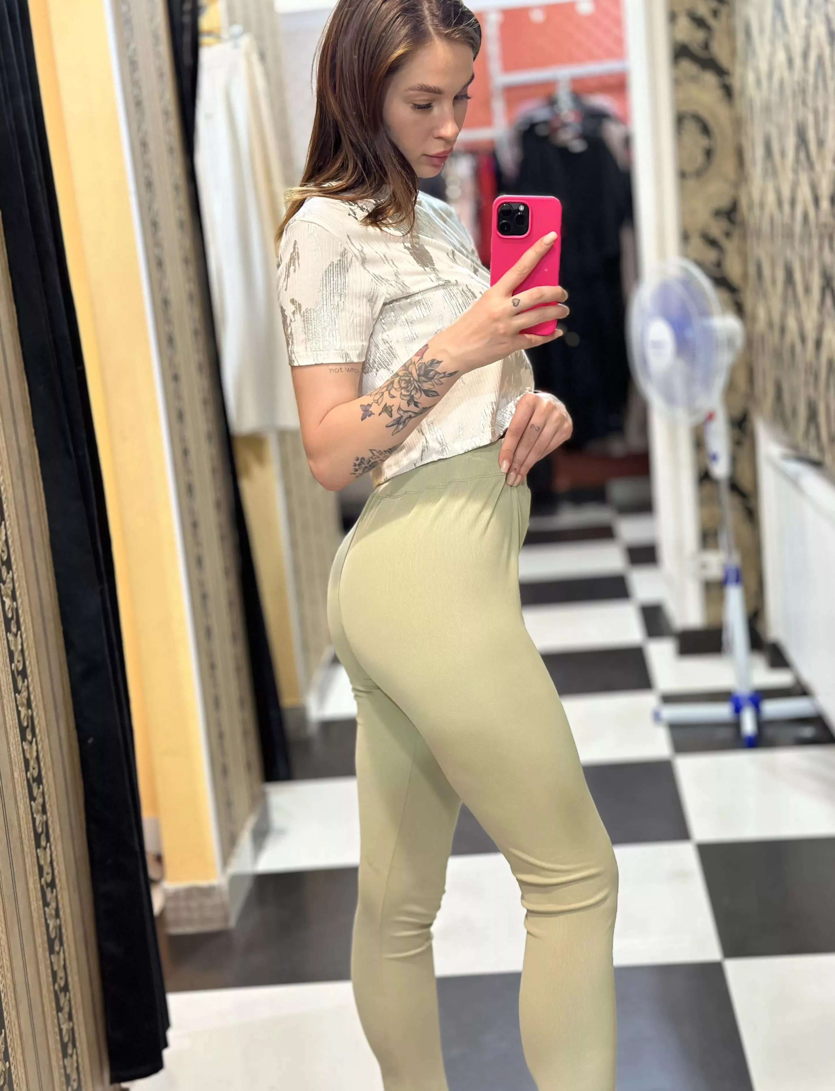 I love taking selfies in the locker room