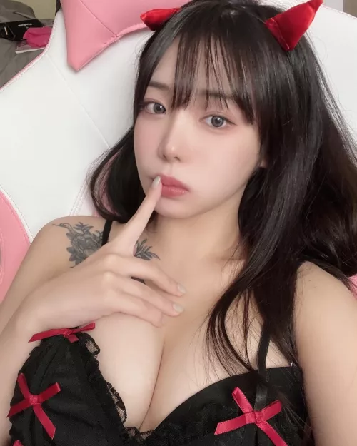 I love this Black bra [IRTR]