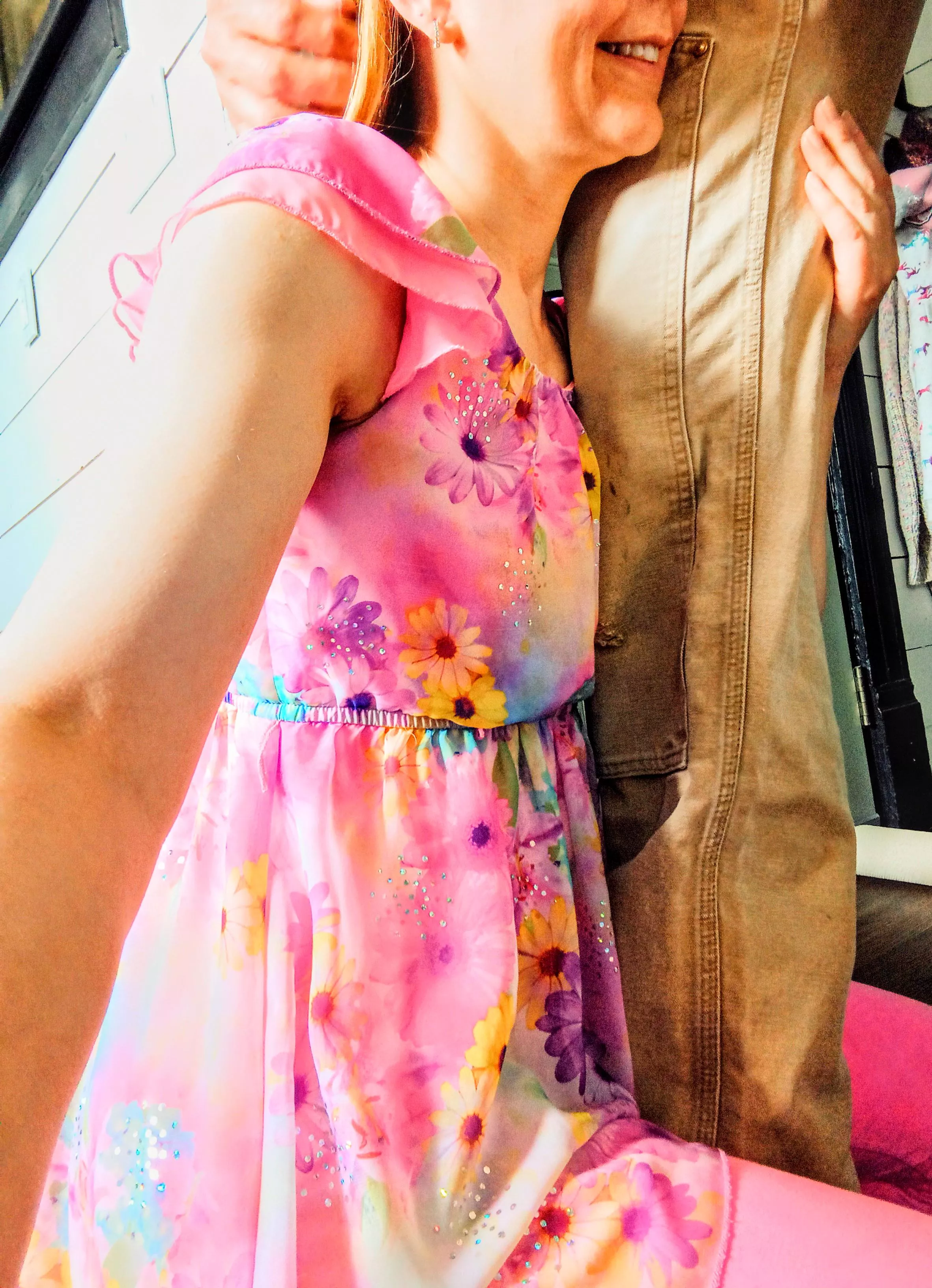 Little girl selfies wrapped around my leg 😋