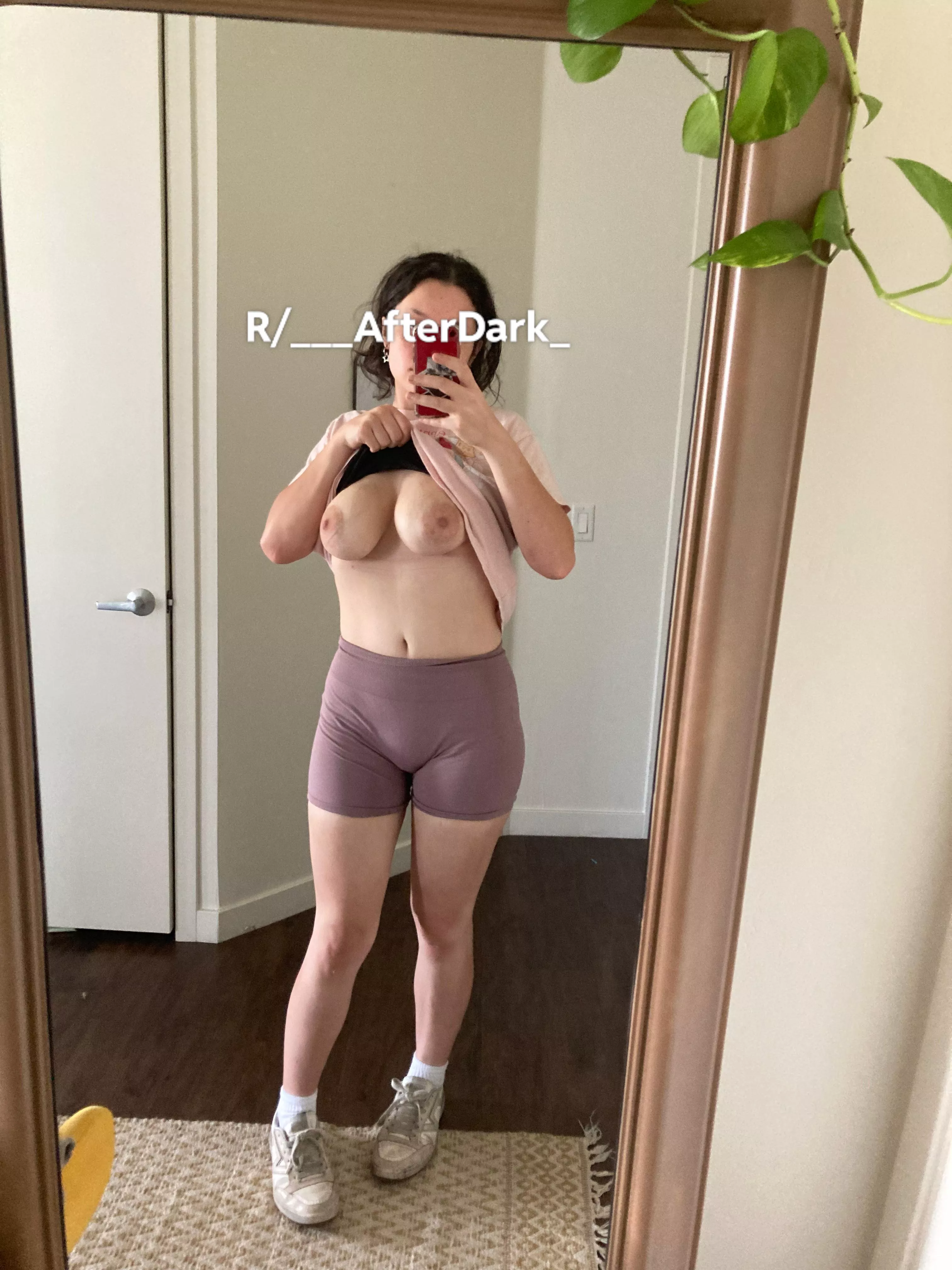 Love taking mirror selfies ❤️‍🔥