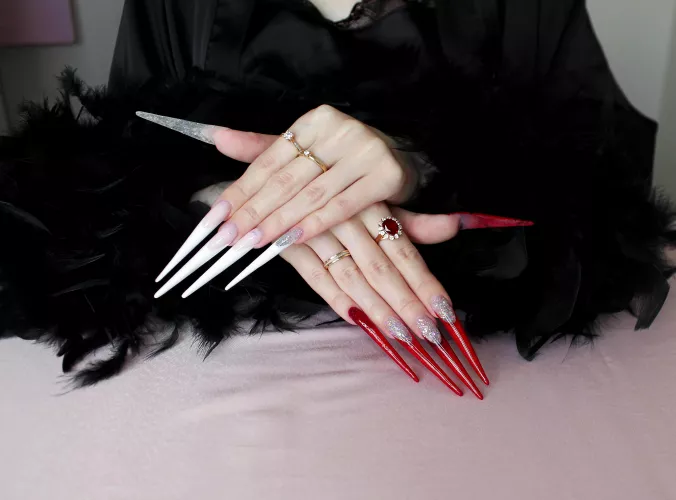 Love this combination of nail colors