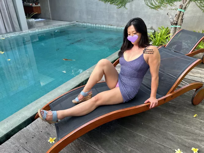 Muscle mommy at your service 