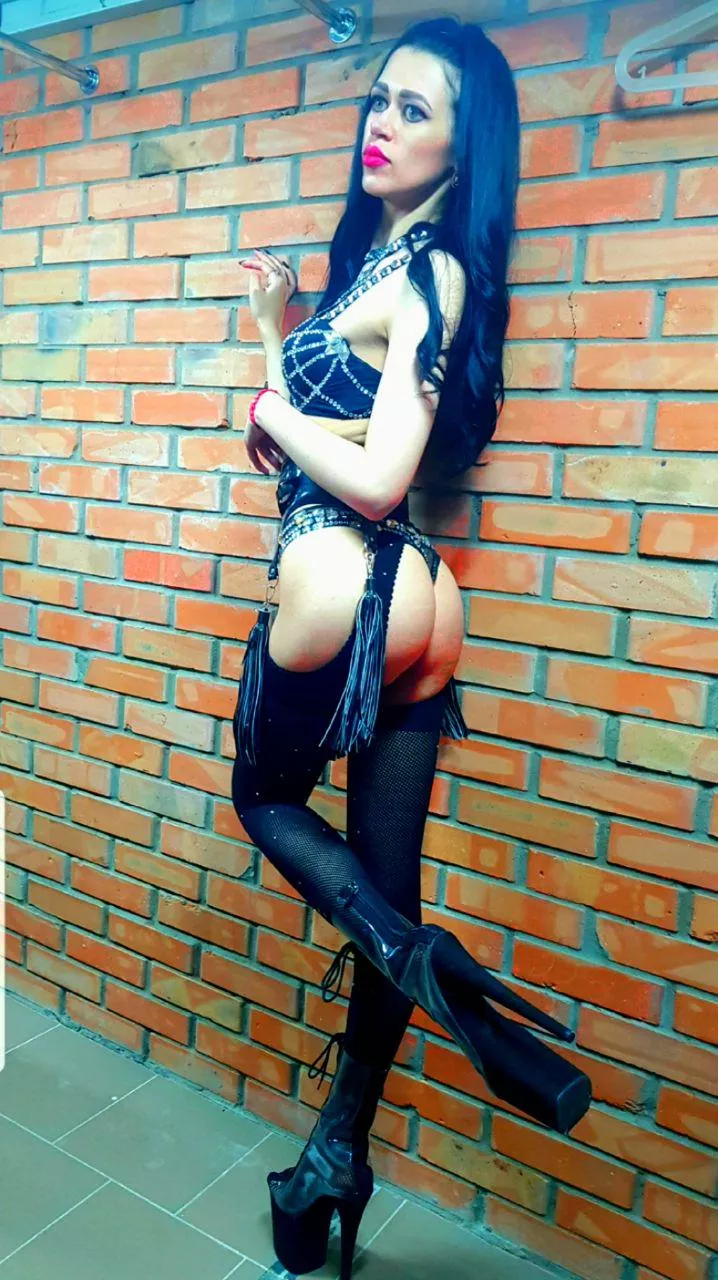 My garters are worthy of your attention