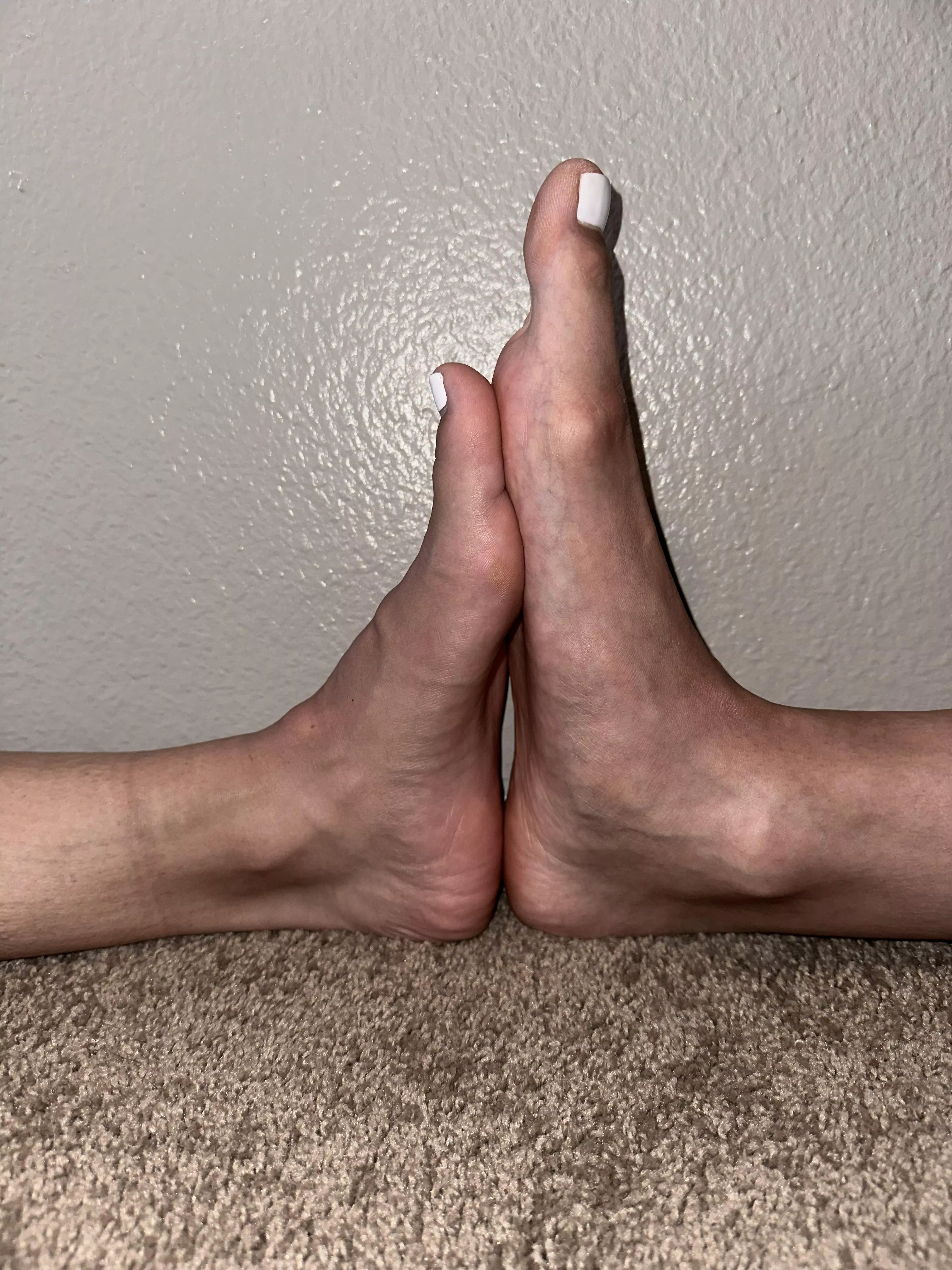 my massive feet devouring size 8.5s 😱