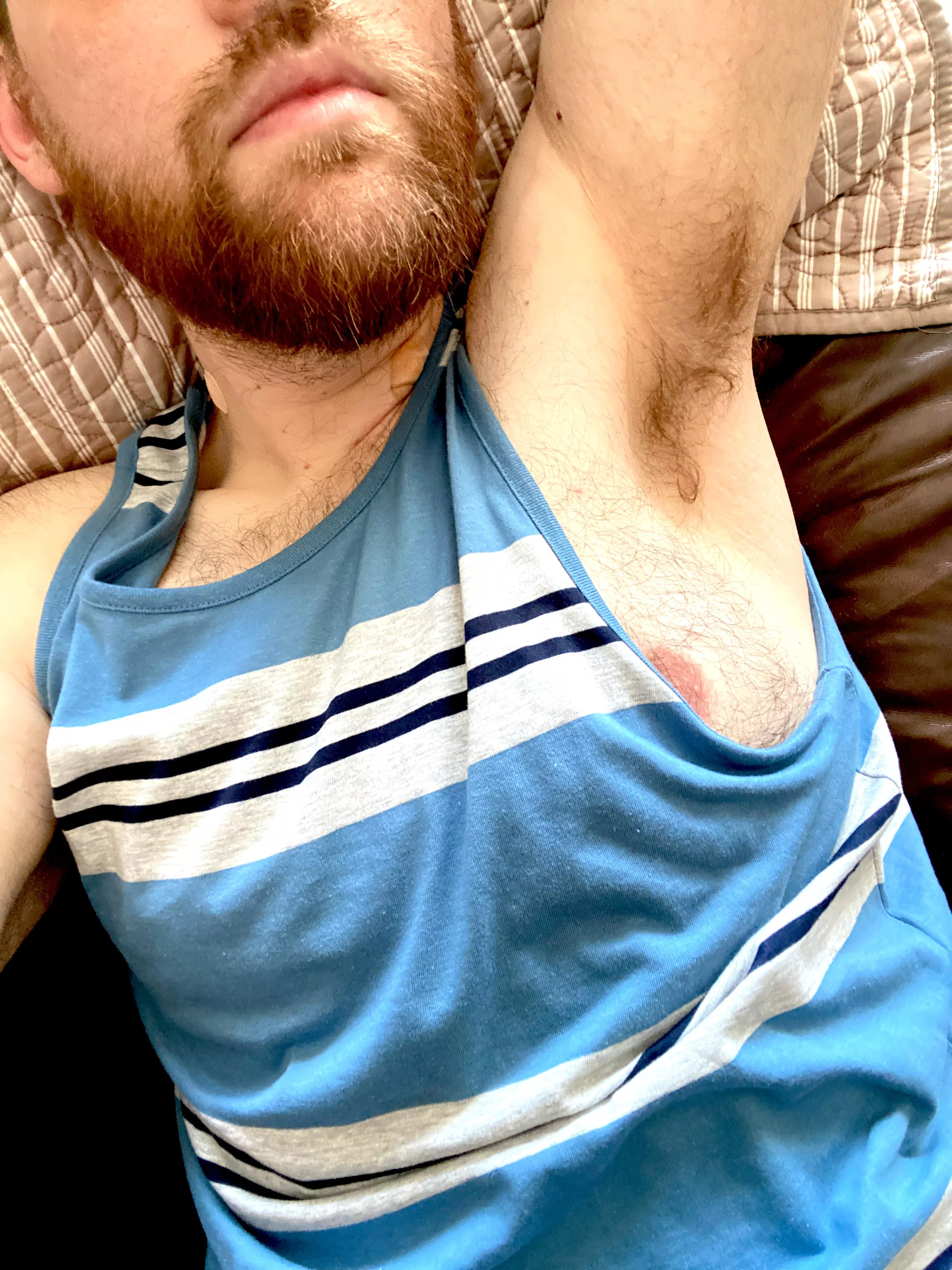 Sleeveless shirts and hot weather make for some great pits, don’t ya think? 