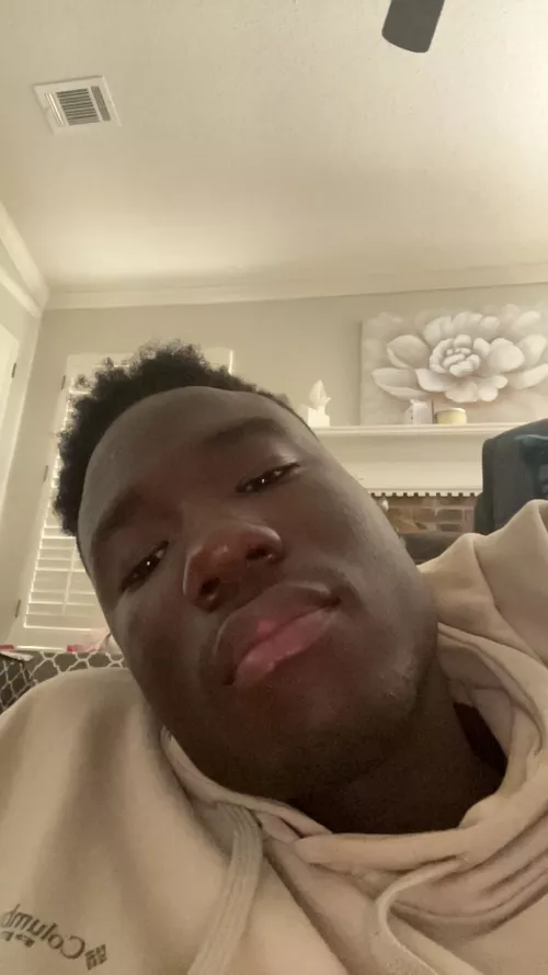 Someone carry me in Valorant 🥺?