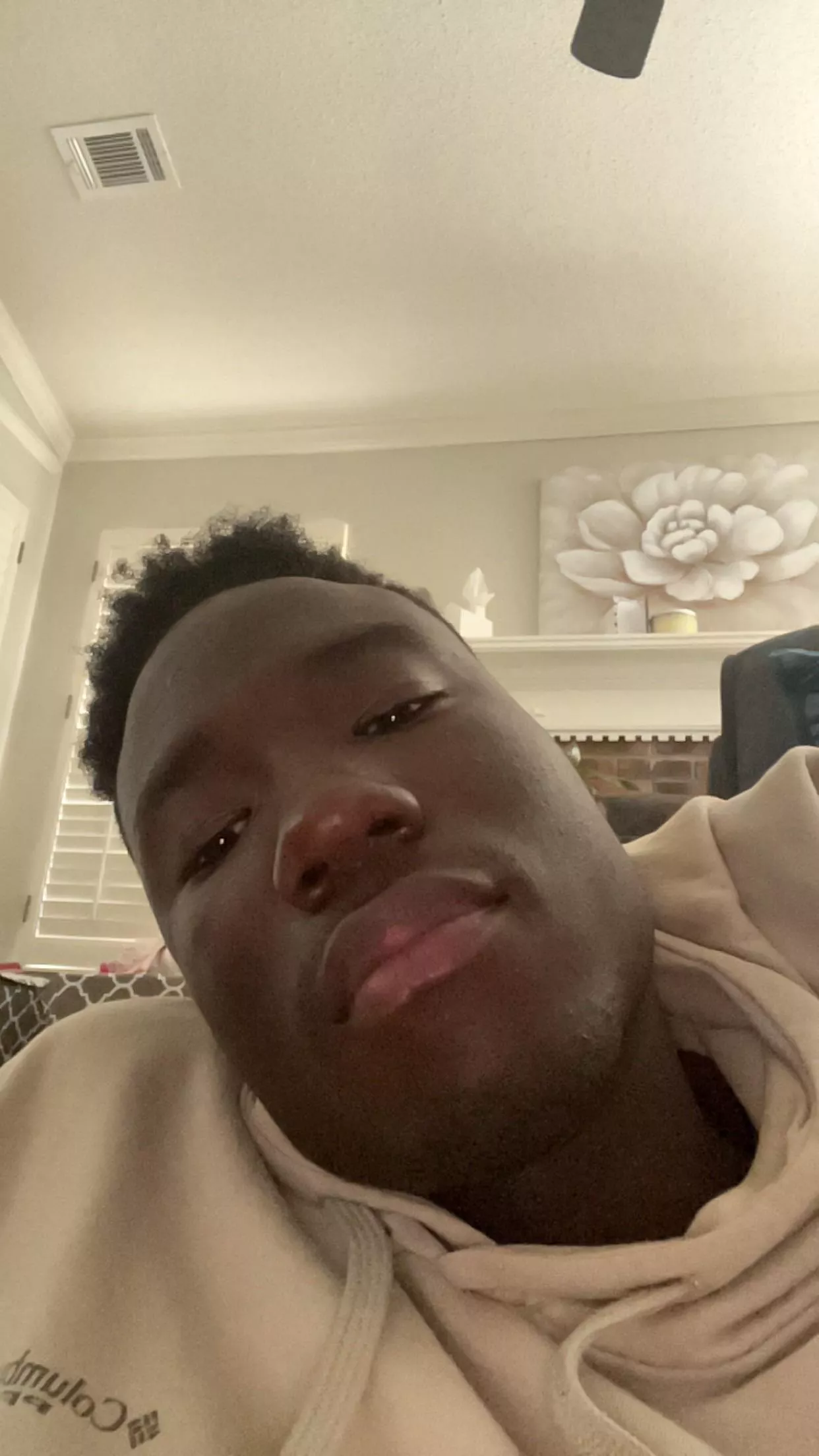 Someone carry me in Valorant 🥺?