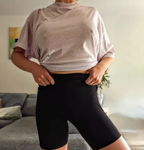 The thin material of the shirt makes it more dramatic