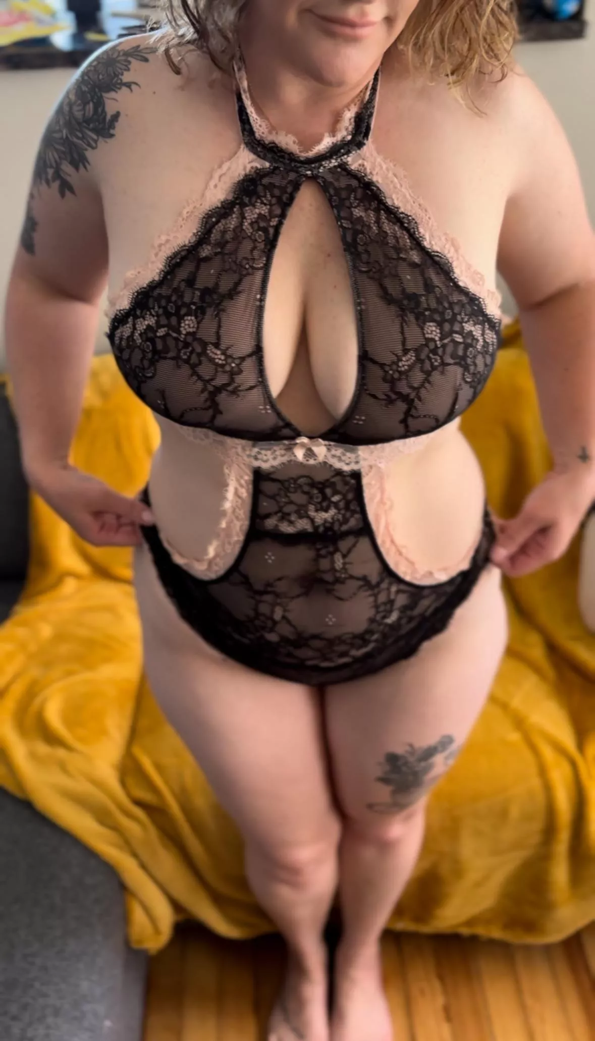 Wanna have fun with a horny milf this weekend. 25% off my OF 