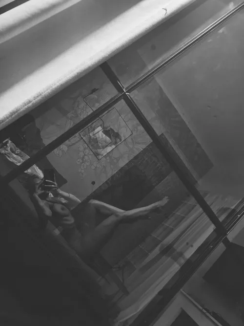 Couldn’t let this artsy pic go unseen