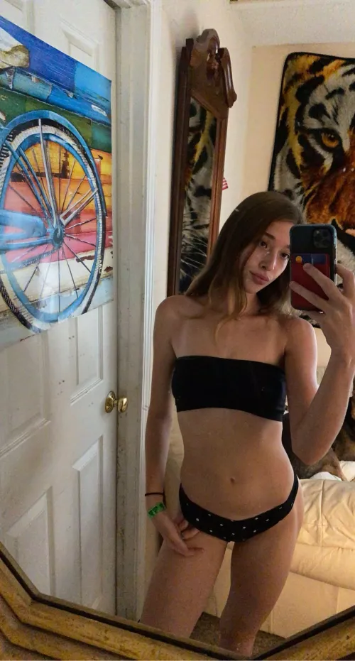 Feeling cute and horny😇