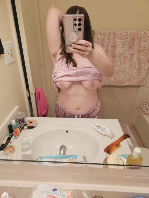 Hairy pits with morning musk