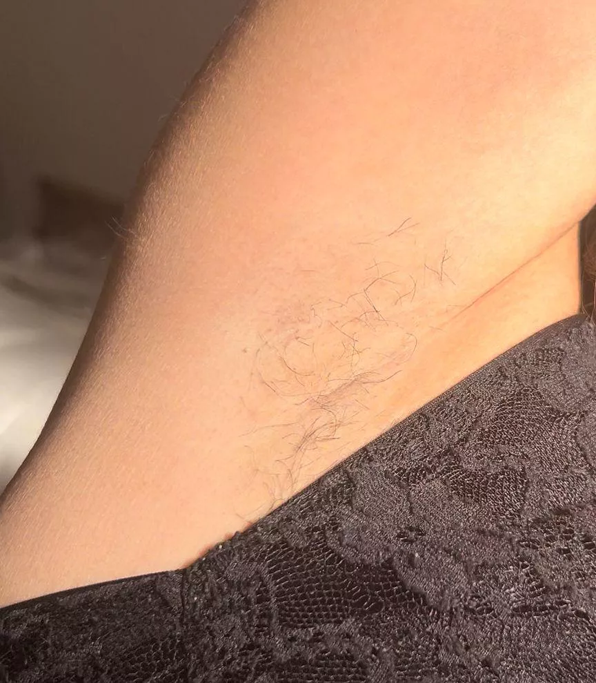 if you really really love armpits...this pic is for you