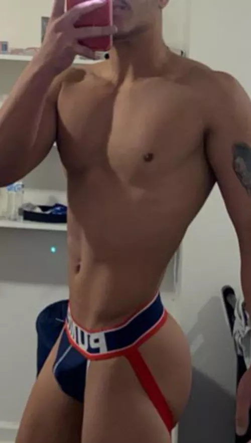 M22 looking for a dominant guy to pound me or any bottoms add @textpappo on snap