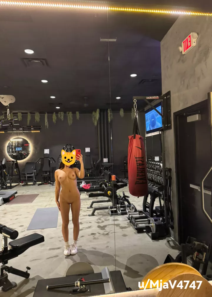 Paused my workout [f]or a selfie 🤳🏼