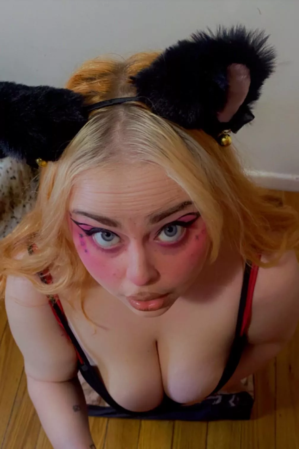 Pet me and tell me I'm a good kitty? 