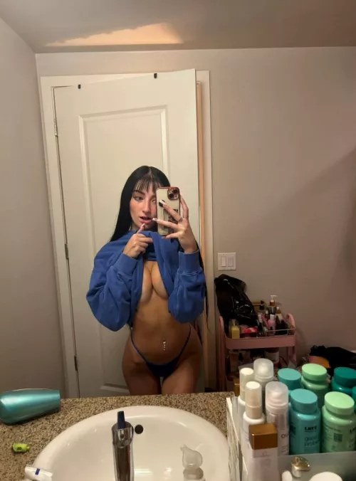 Tiny girl born in 2005, smash or nah?