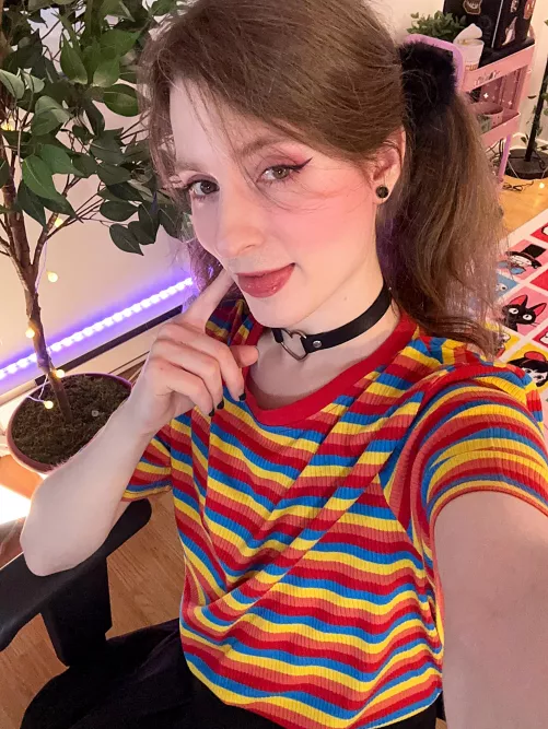 25 years old male, always looked really androgynous 🤭