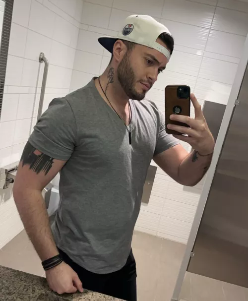 Happy game day to my fellow hockey fans! 🏒 🥅