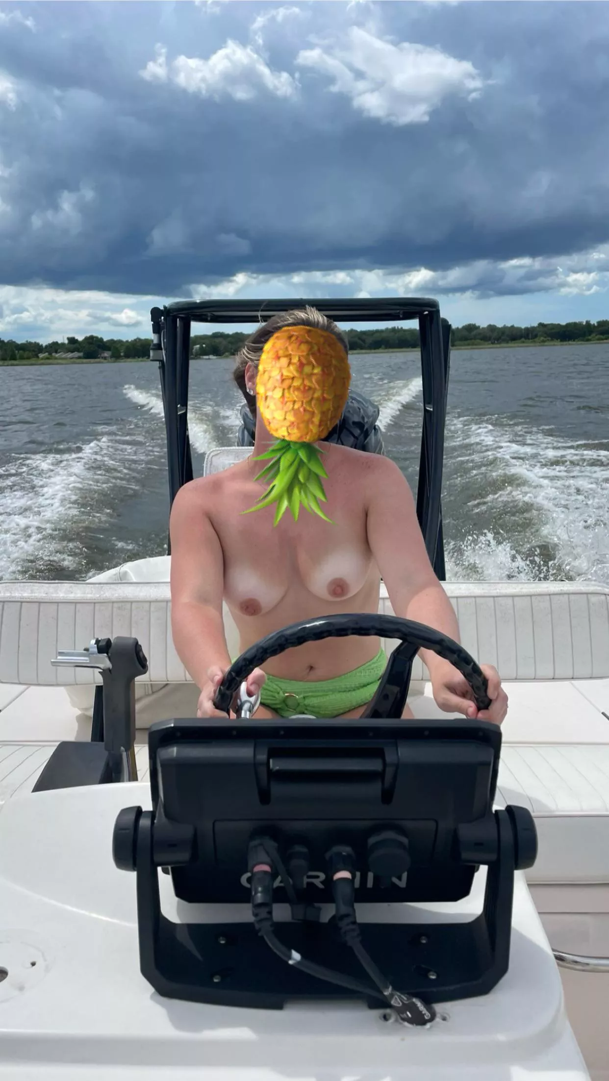 Hottest Captain on the water 😍🥵🚤
