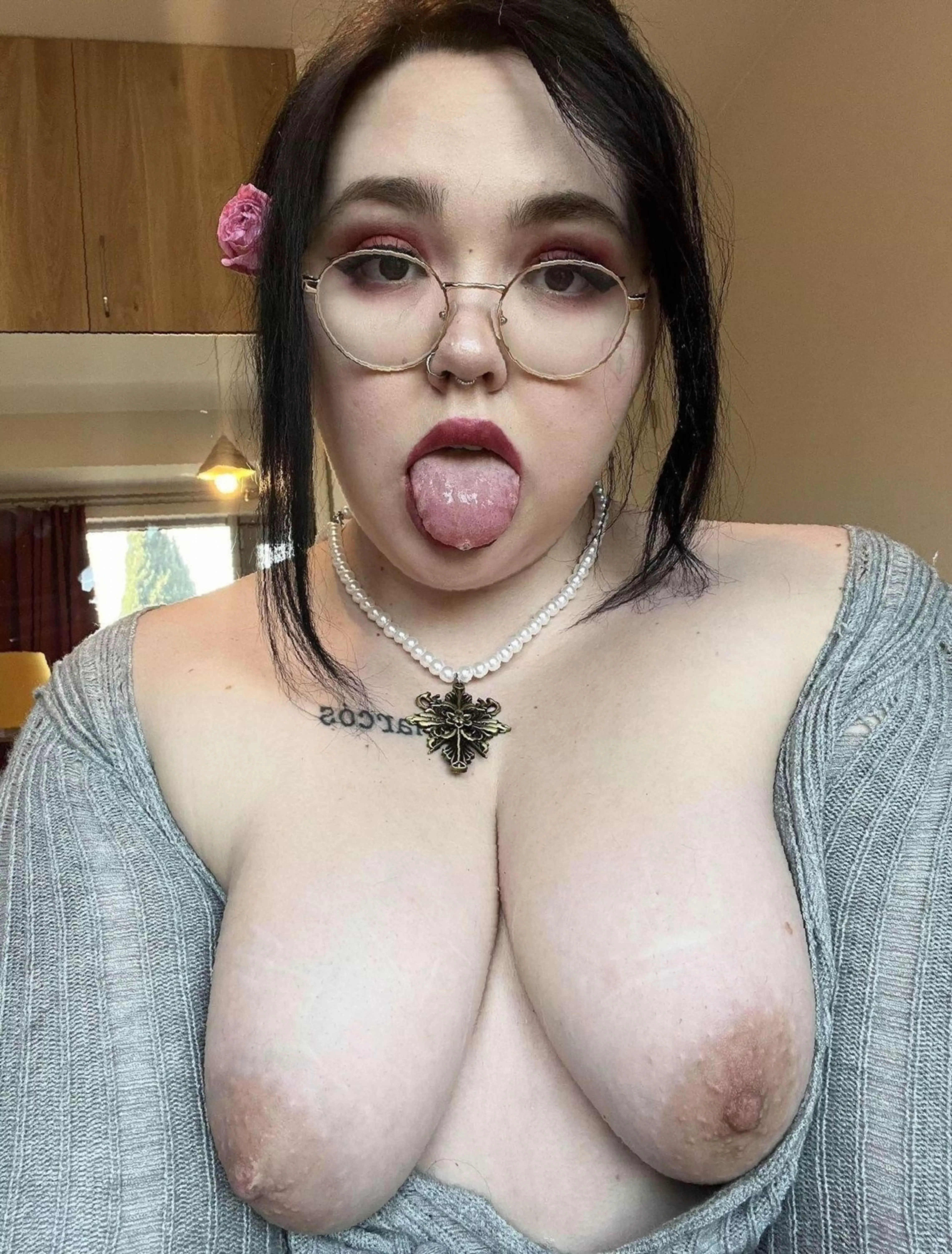 I don’t mind if u stare just promise to lick too