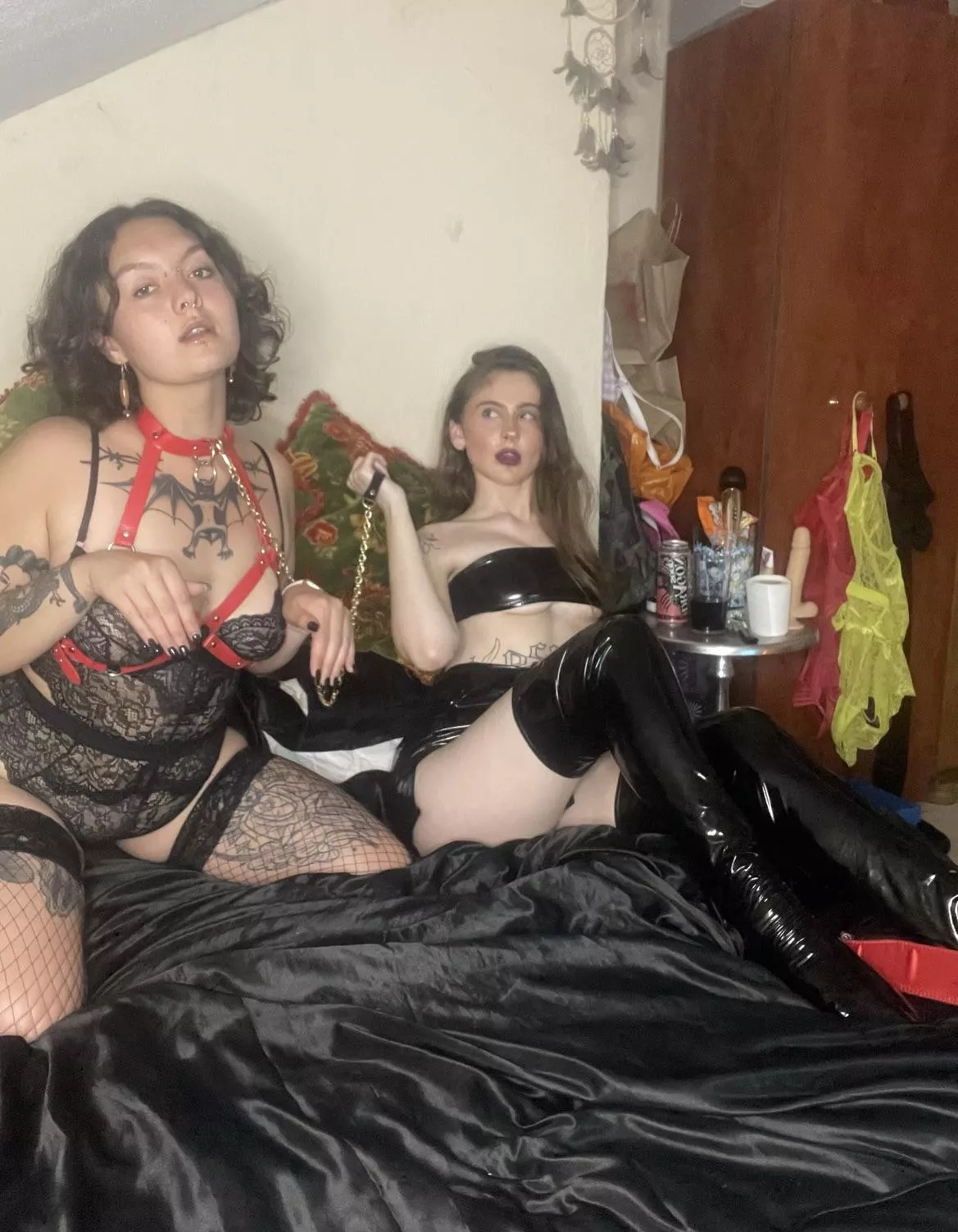 I like my bitches on a leash