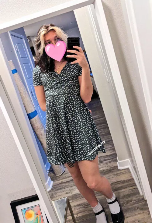 i think I look good in this dress