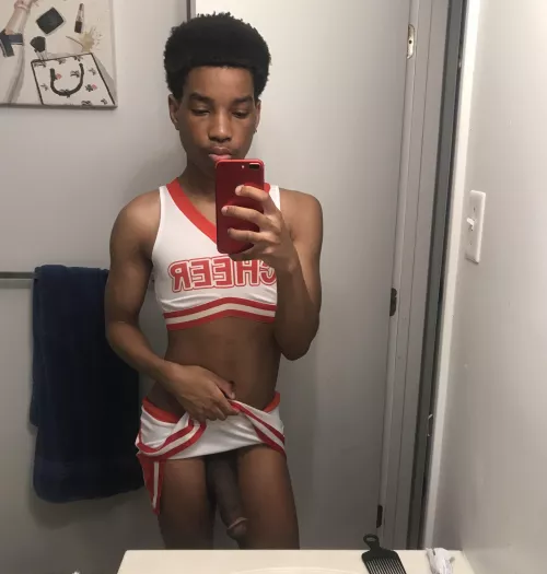 I think something slipped out of my skirt🫣