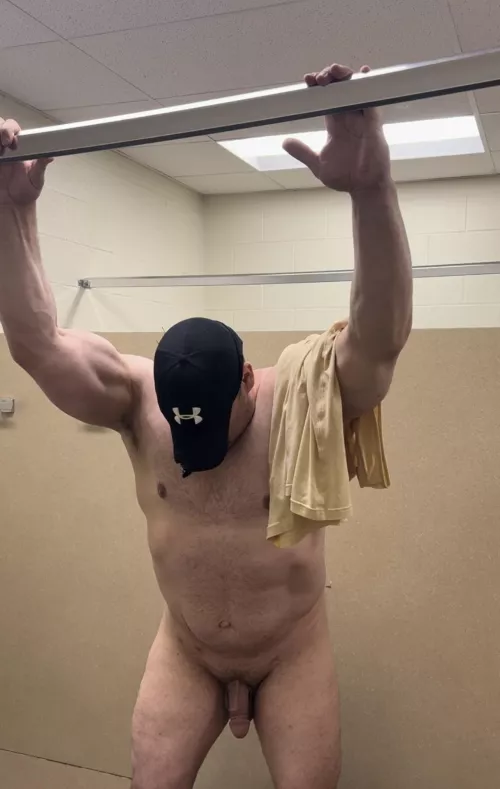 Say “Hey” if you like 6’7 355 Lbs gym guys