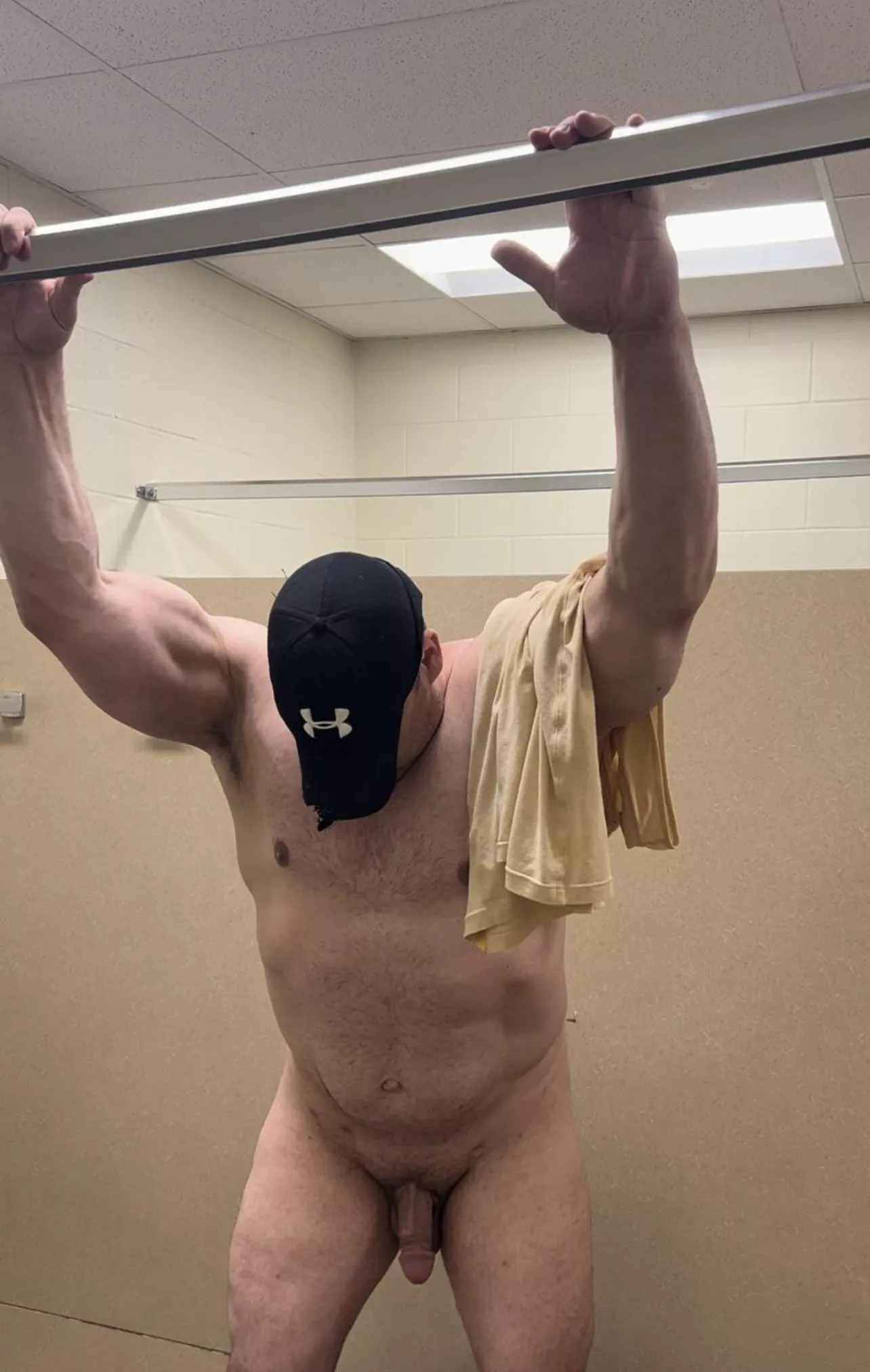 Say “Hey” if you like 6’7 355 Lbs gym guys